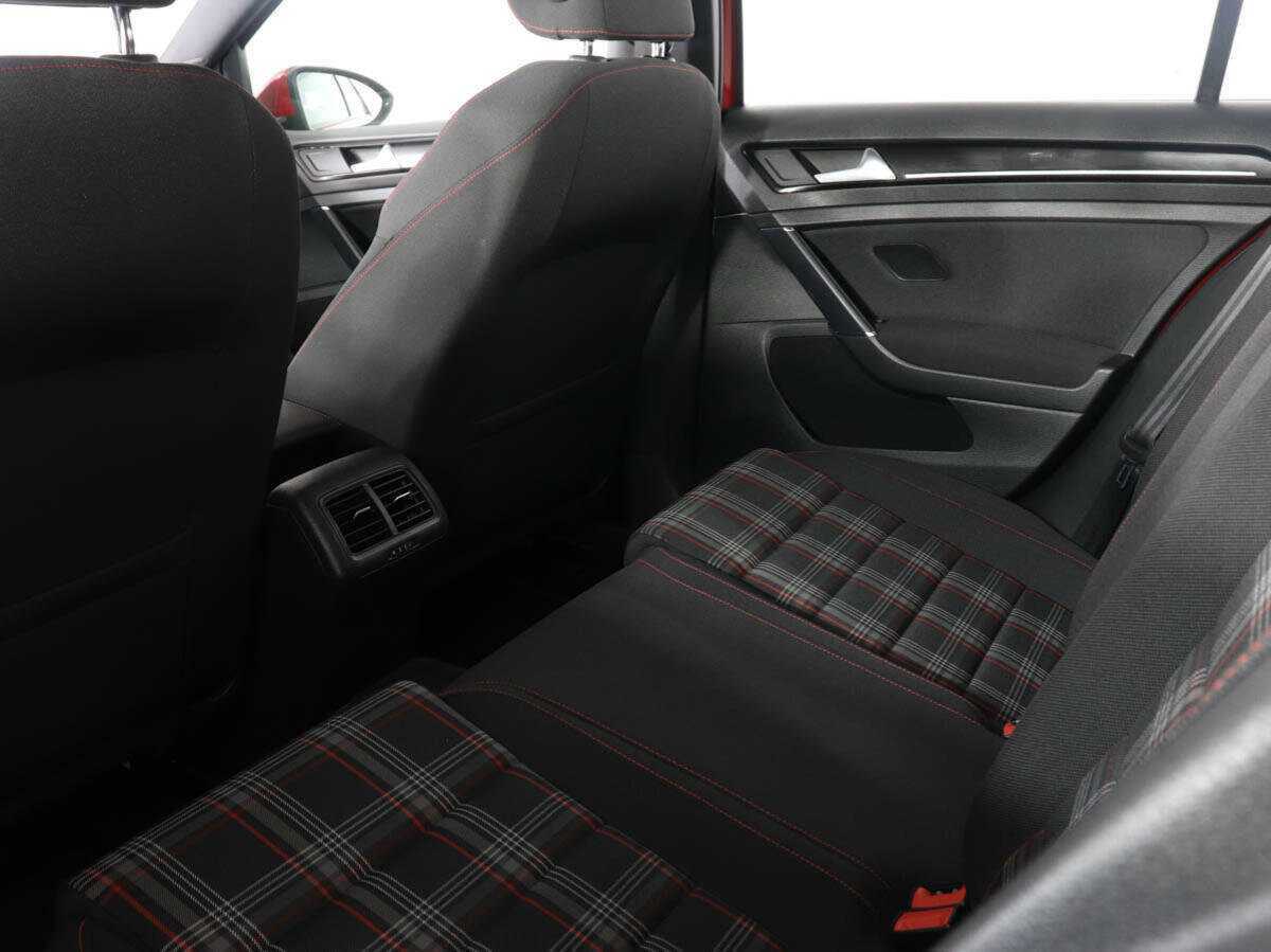 Купить Volkswagen Golf GTI с пробегом. Фото: #10
