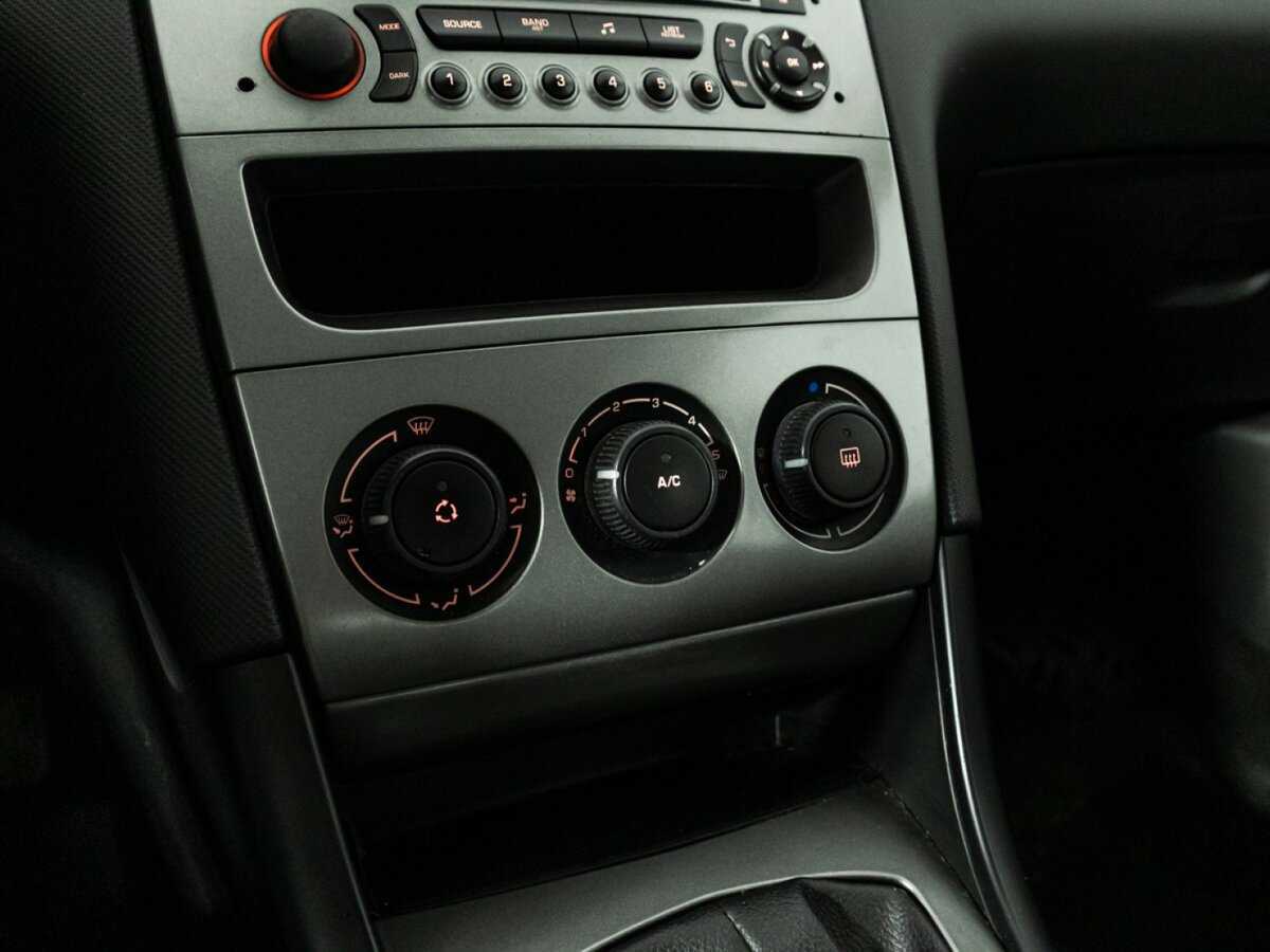 Купить Peugeot 408 с пробегом. Фото: #14