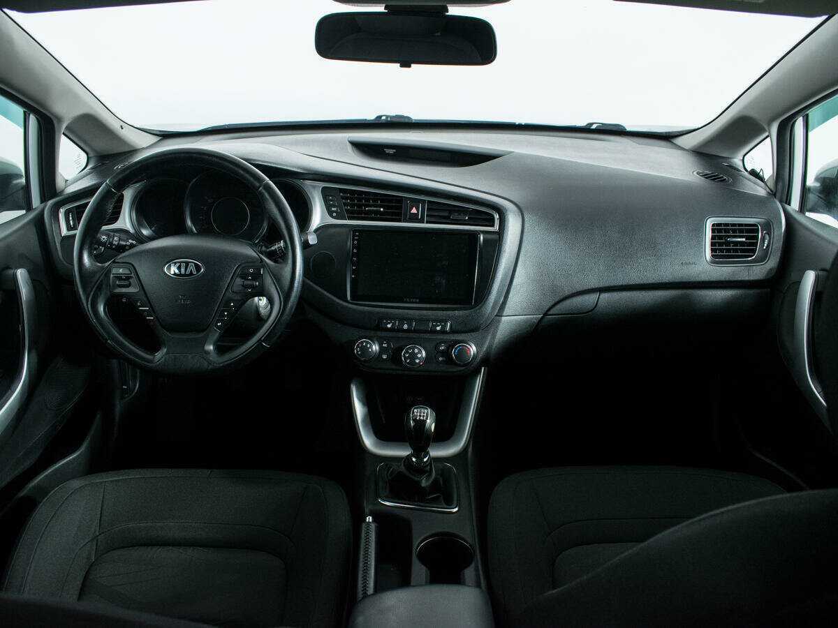 Купить Kia Ceed с пробегом. Фото: #9