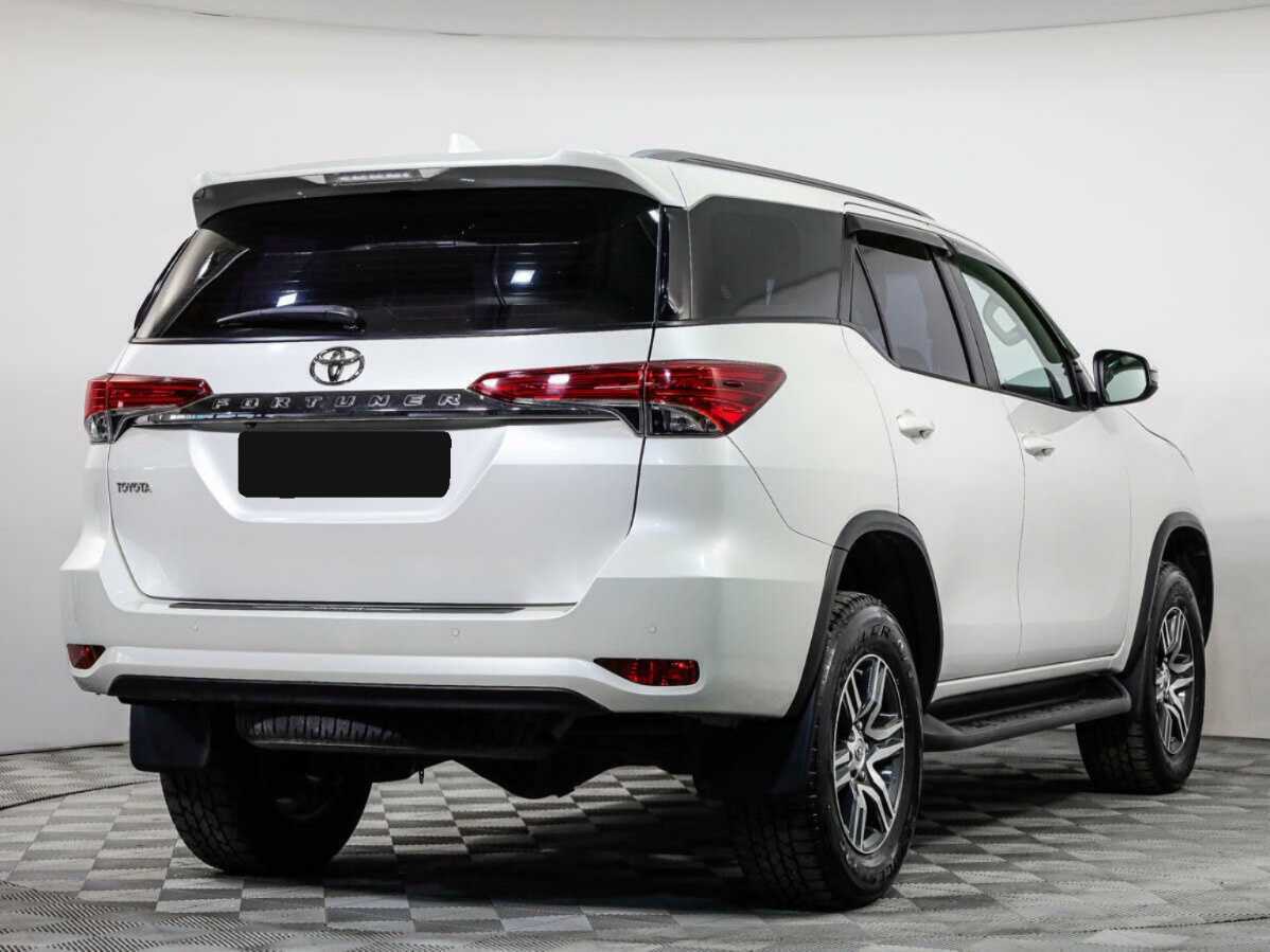 Купить Toyota Fortuner с пробегом. Фото: #3