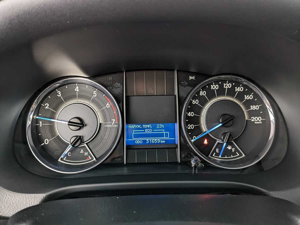 Купить Toyota Fortuner с пробегом. Фото: #10