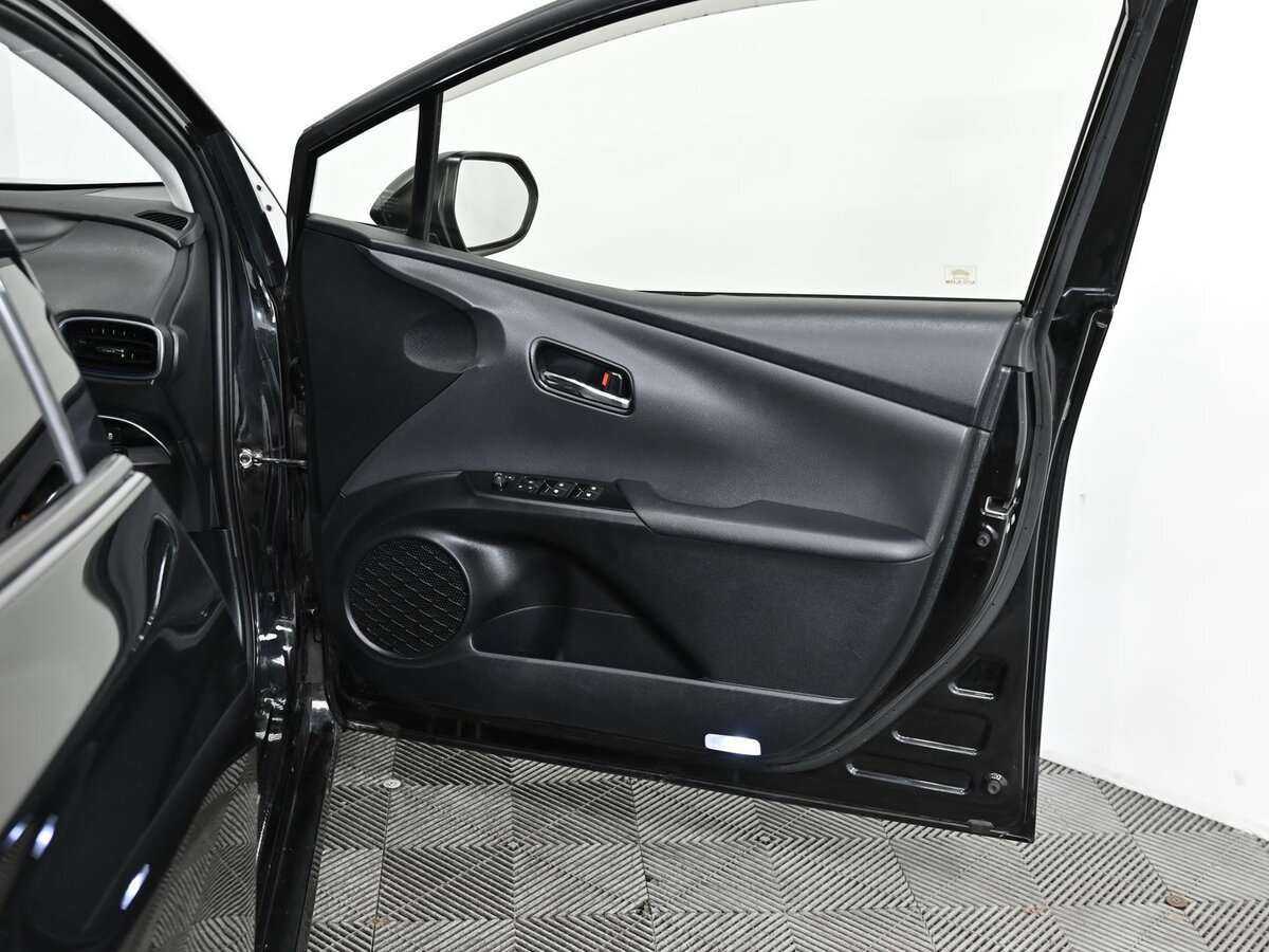 Купить Toyota Prius с пробегом. Фото: #8