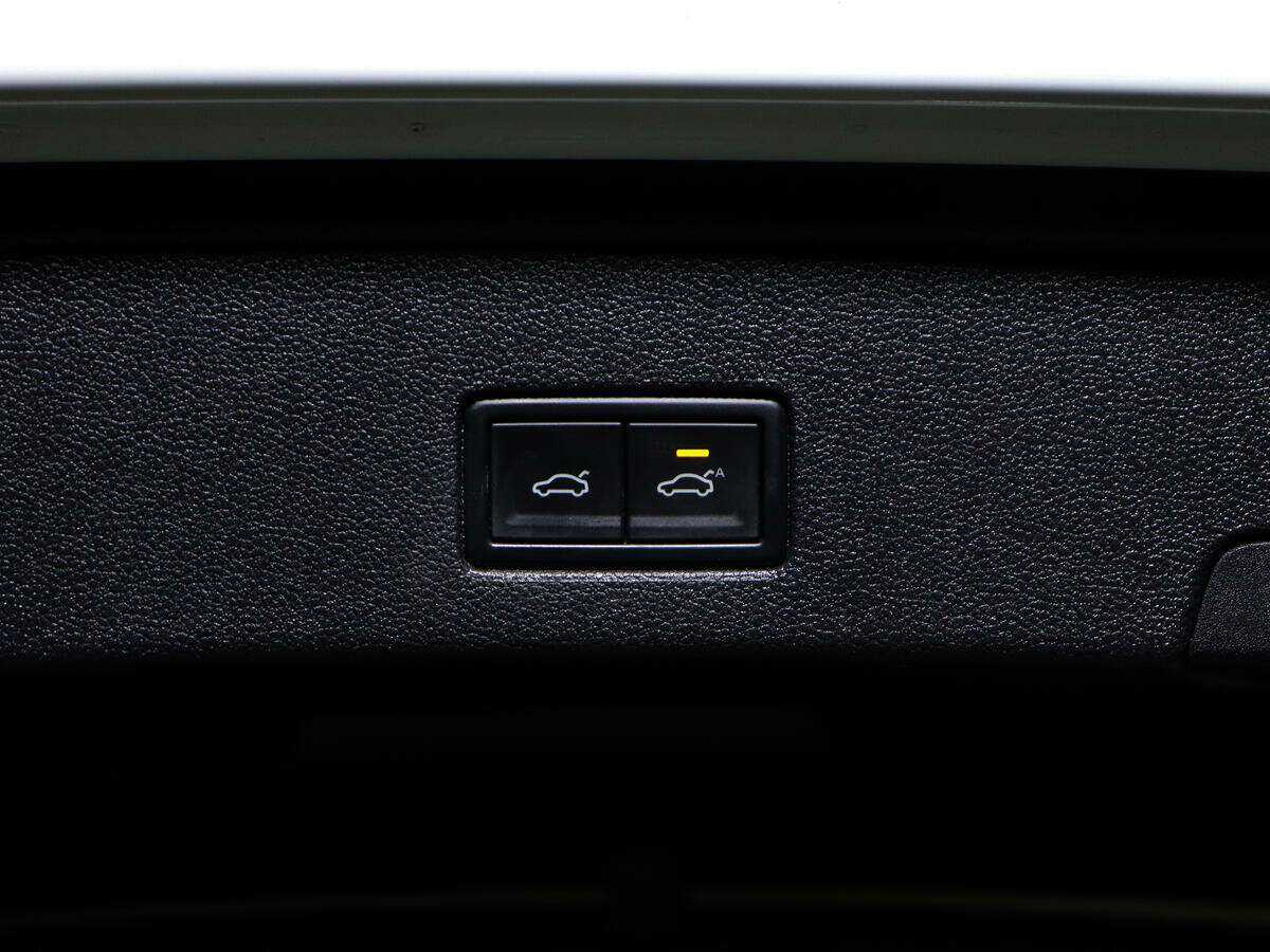 Купить Volkswagen Touareg с пробегом. Фото: #15