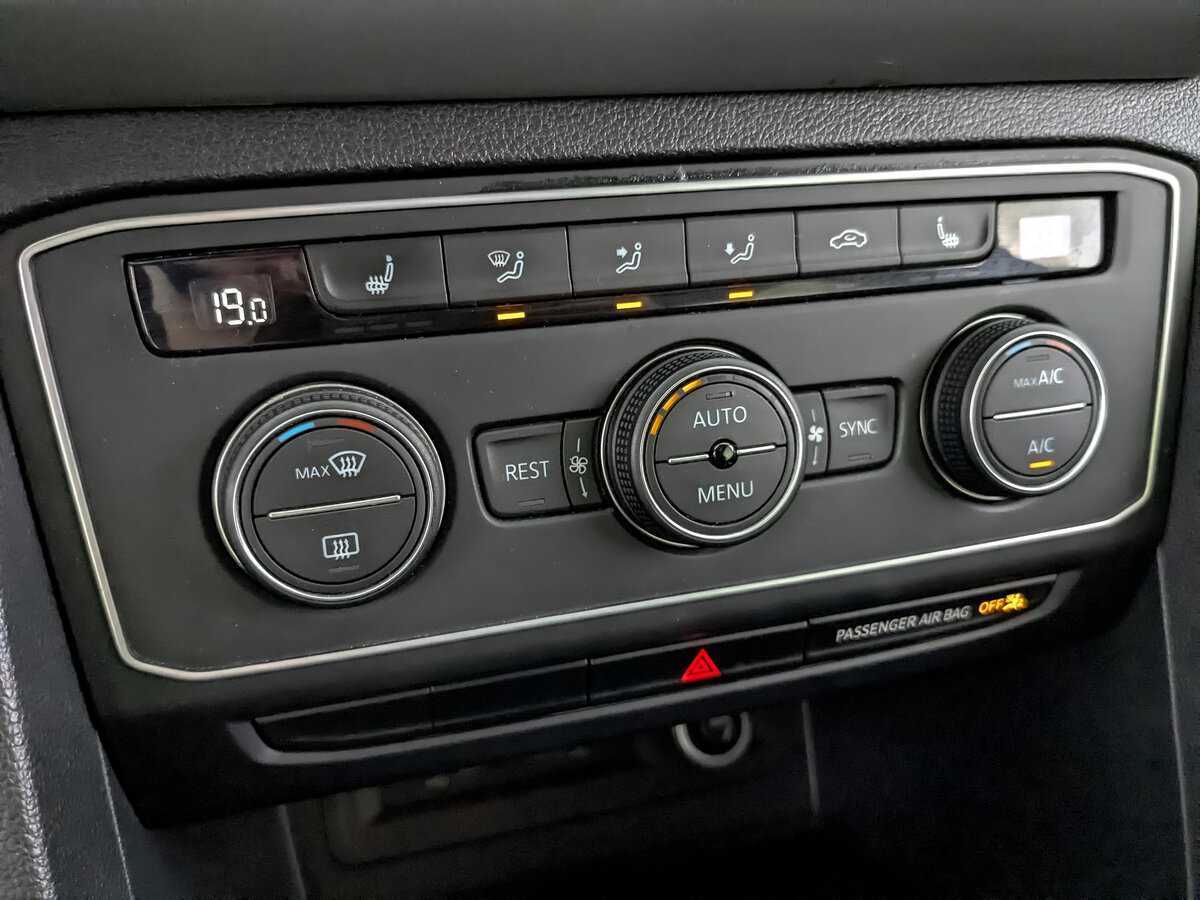 Купить Volkswagen Teramont с пробегом. Фото: #16