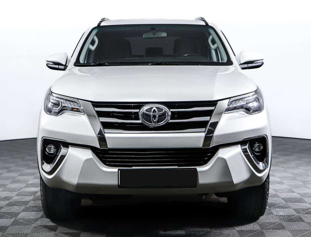 Купить Toyota Fortuner с пробегом. Фото: #1