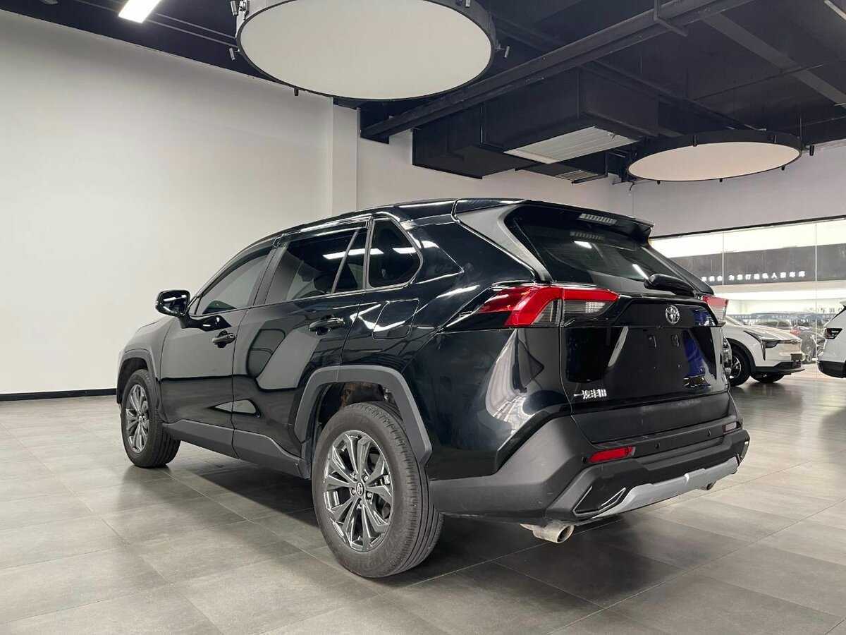 Купить Toyota RAV4 с пробегом. Фото: #3