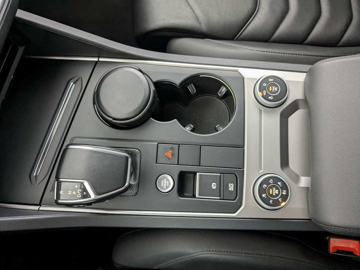 Купить Volkswagen Touareg с пробегом. Фото: #24
