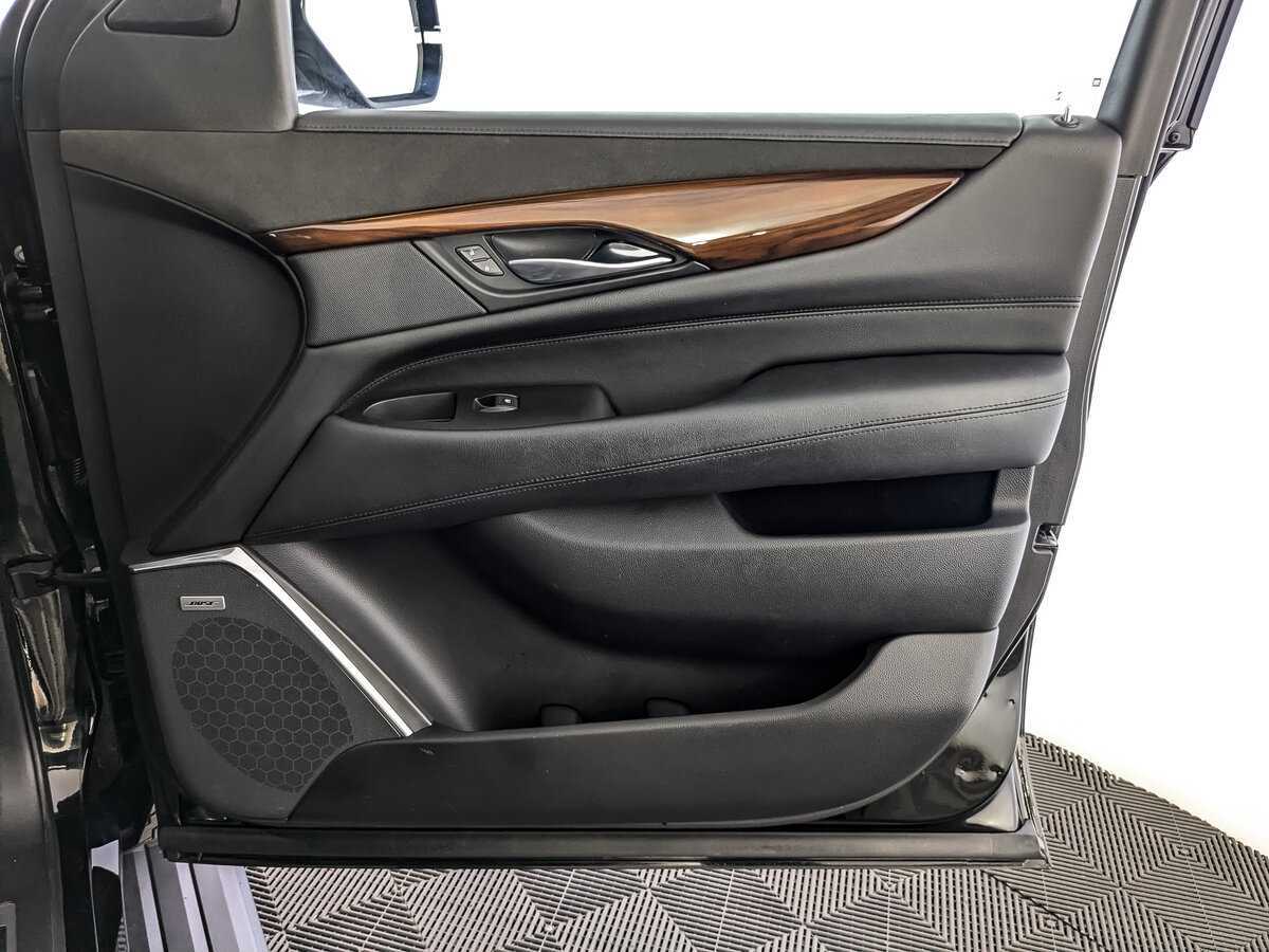 Купить Cadillac Escalade с пробегом. Фото: #19