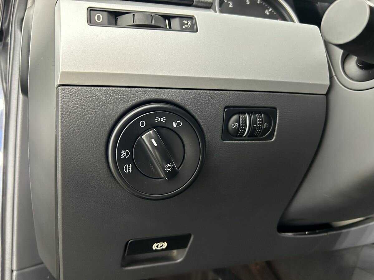Купить Volkswagen Touareg с пробегом. Фото: #6