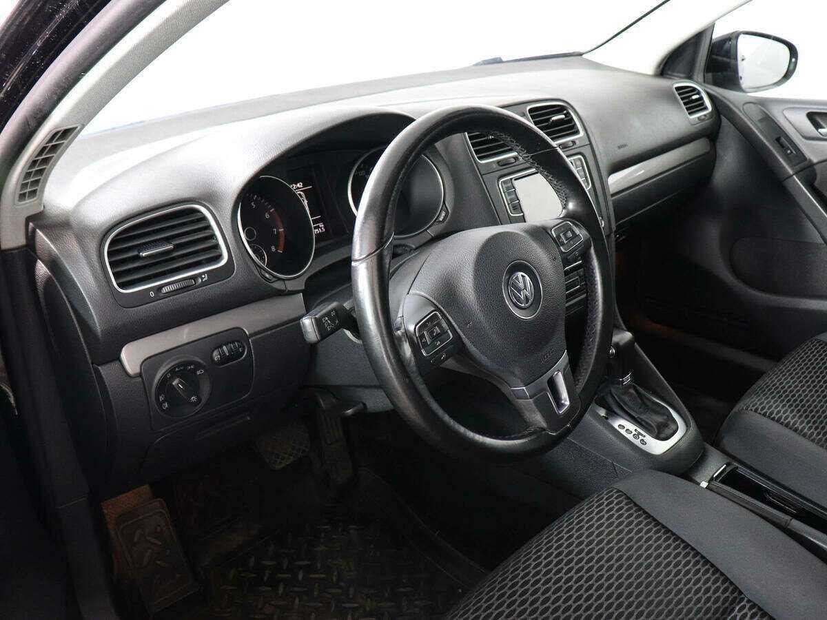 Купить Volkswagen Golf с пробегом. Фото: #4
