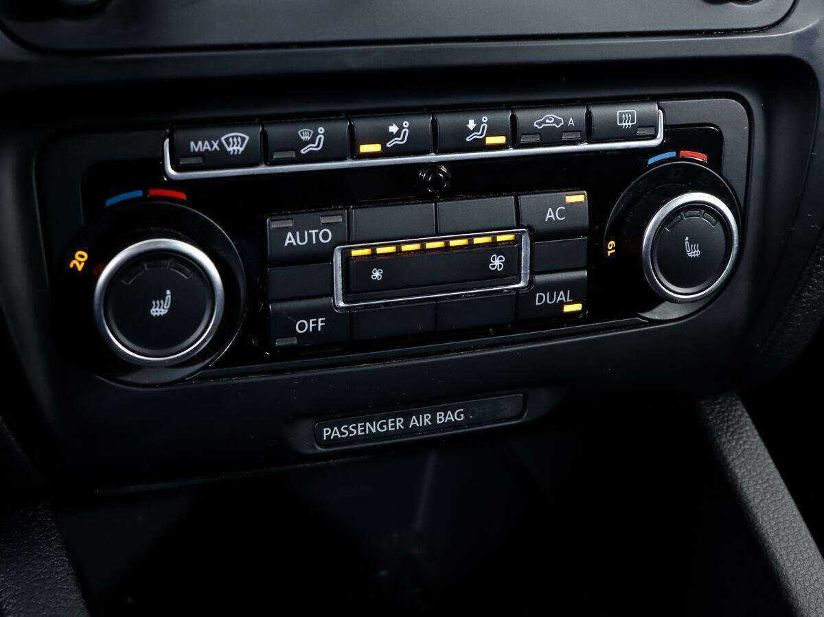 Купить Volkswagen Jetta с пробегом. Фото: #12