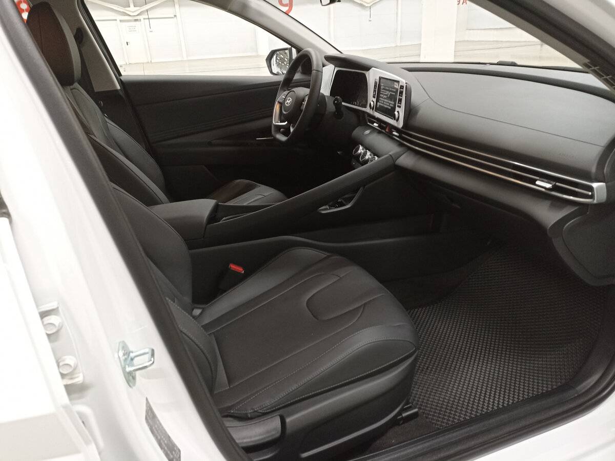 Купить Hyundai Elantra с пробегом. Фото: #10