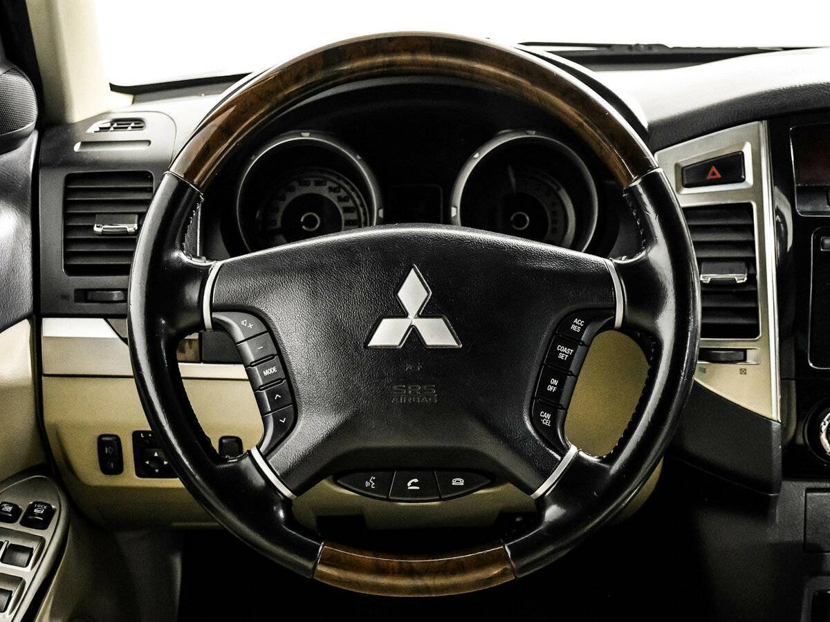 Купить Mitsubishi Pajero с пробегом. Фото: #11