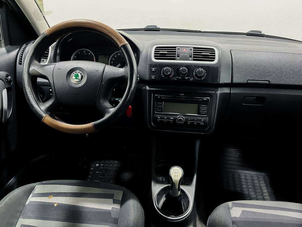 Купить Skoda Roomster с пробегом. Фото: #8