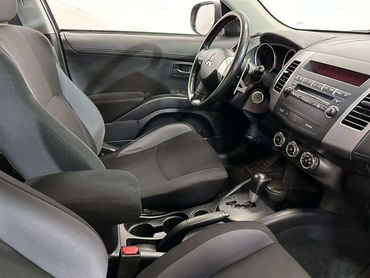 Купить Mitsubishi Outlander с пробегом. Фото: #9