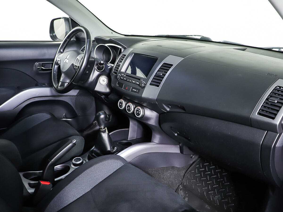 Купить Mitsubishi Outlander с пробегом. Фото: #8