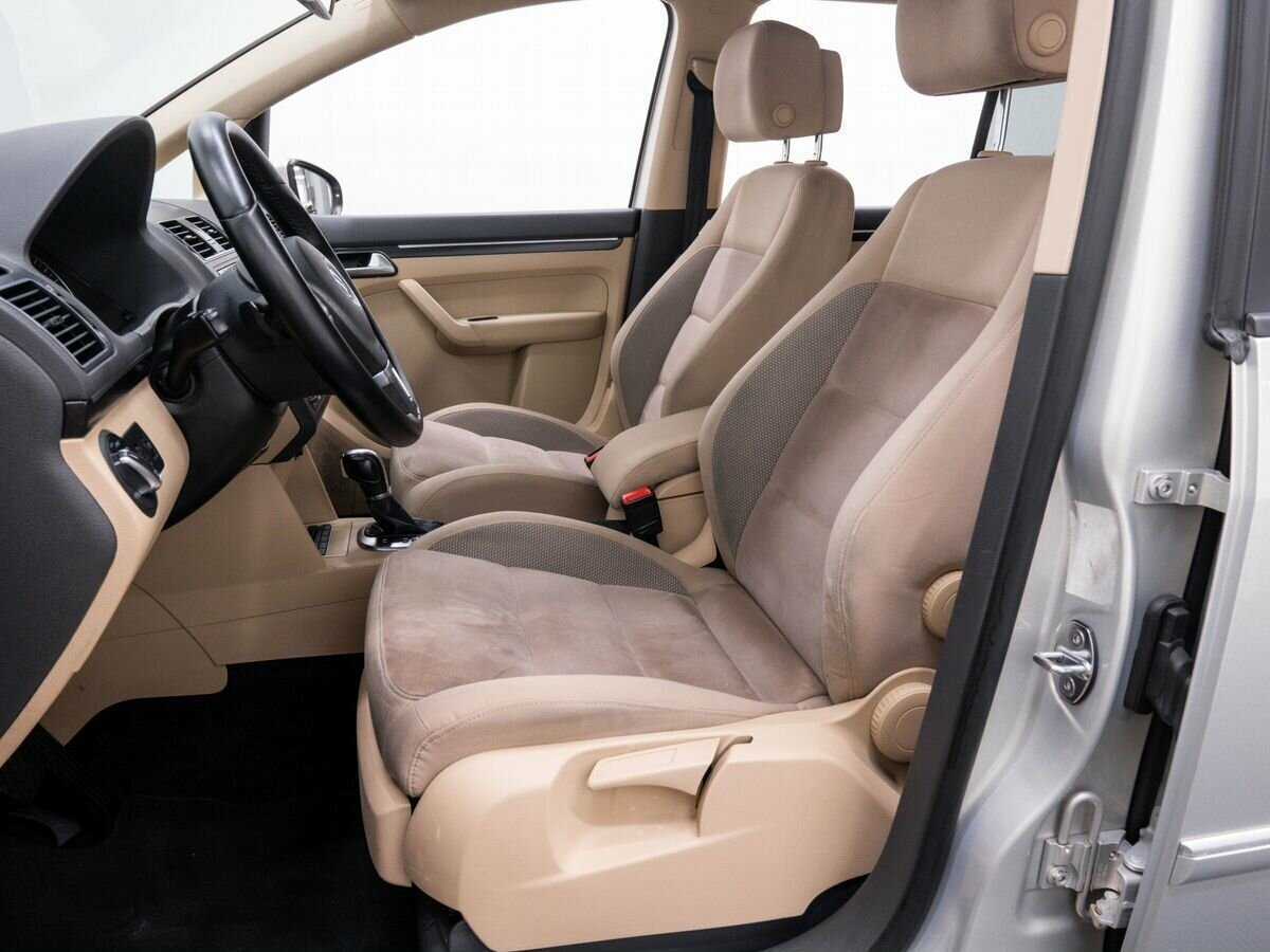 Купить Volkswagen Touran с пробегом. Фото: #13