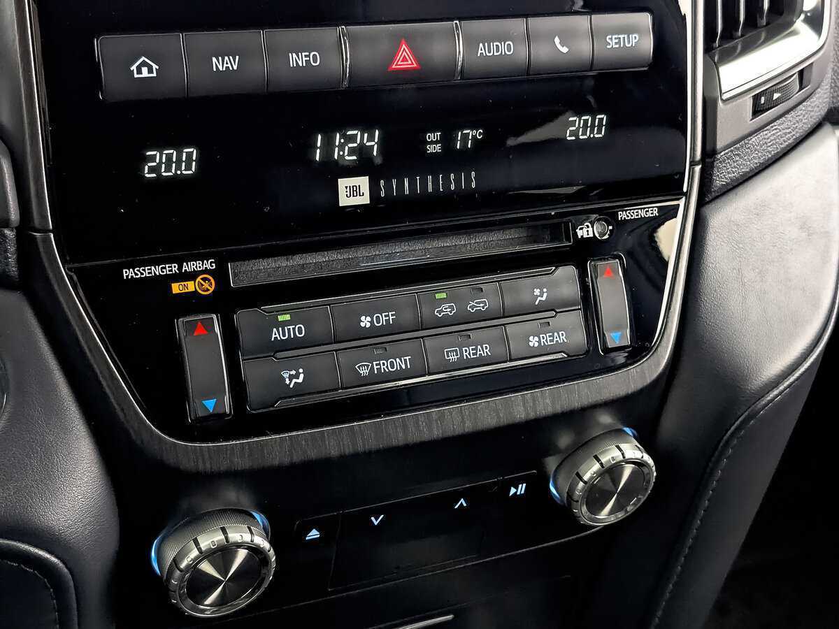 Купить Toyota Land Cruiser с пробегом. Фото: #24
