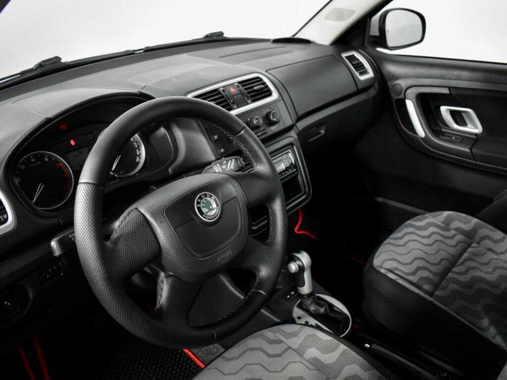 Купить Skoda Fabia с пробегом. Фото: #8