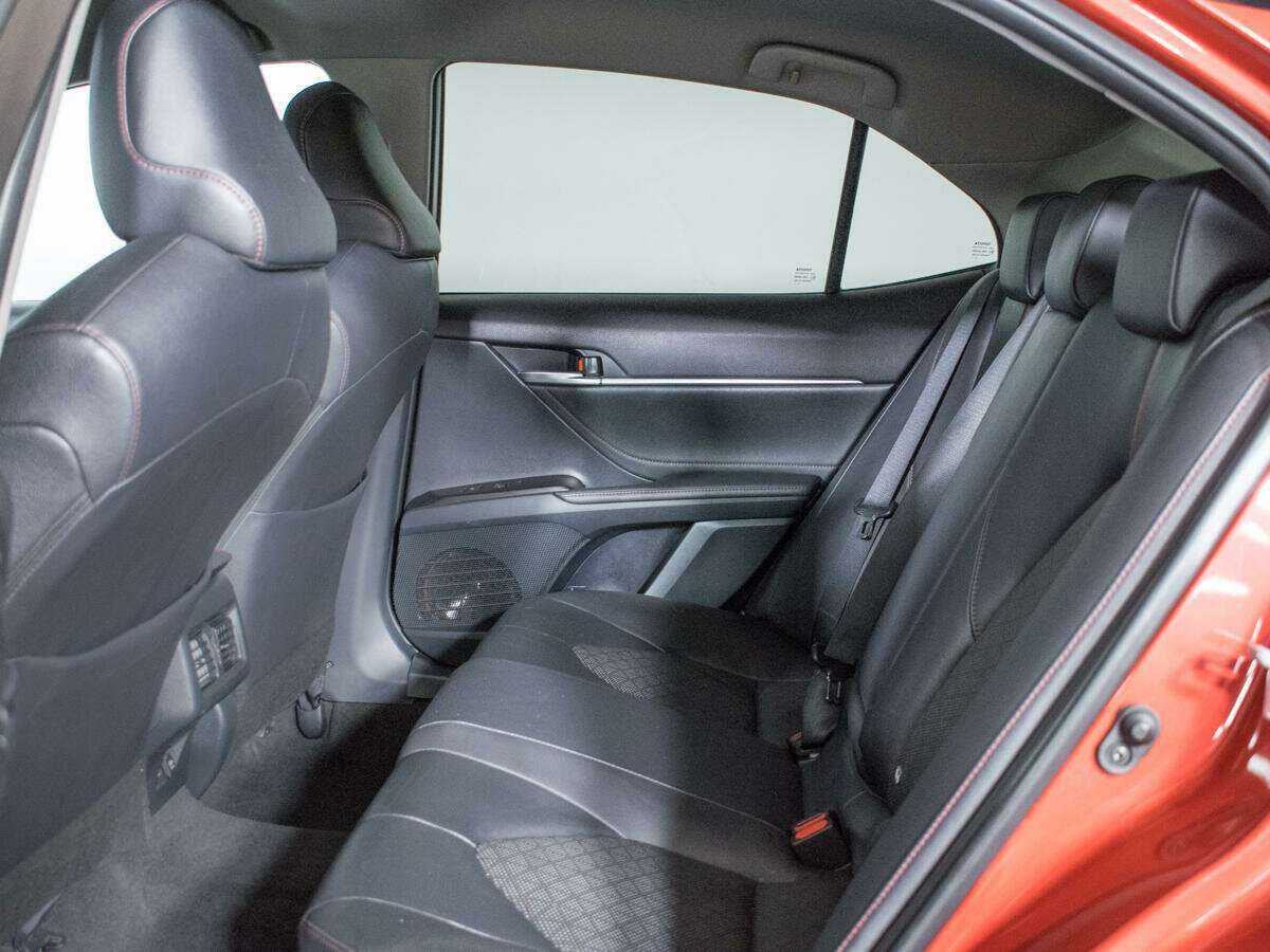 Купить Toyota Camry с пробегом. Фото: #9
