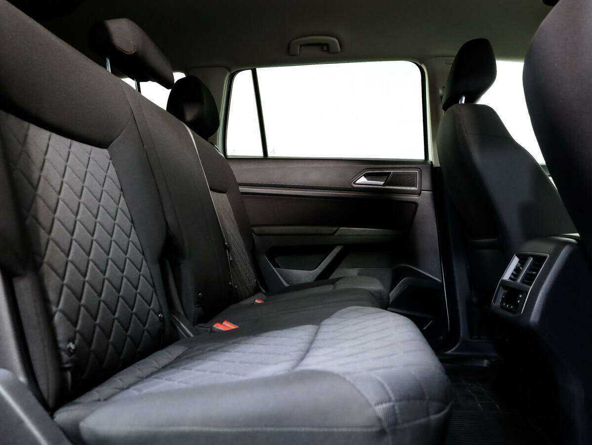 Купить Volkswagen Teramont с пробегом. Фото: #10