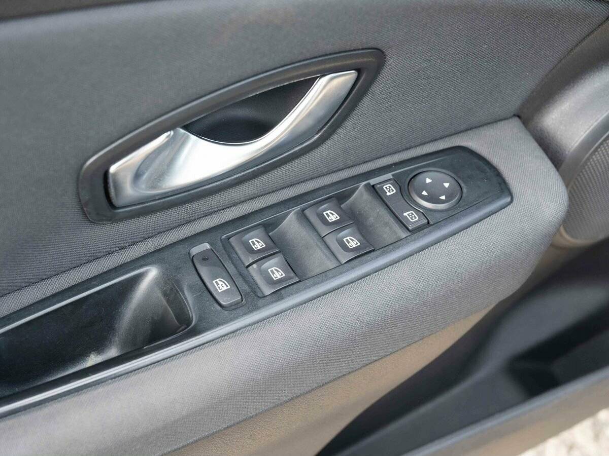 Купить Renault Fluence с пробегом. Фото: #15