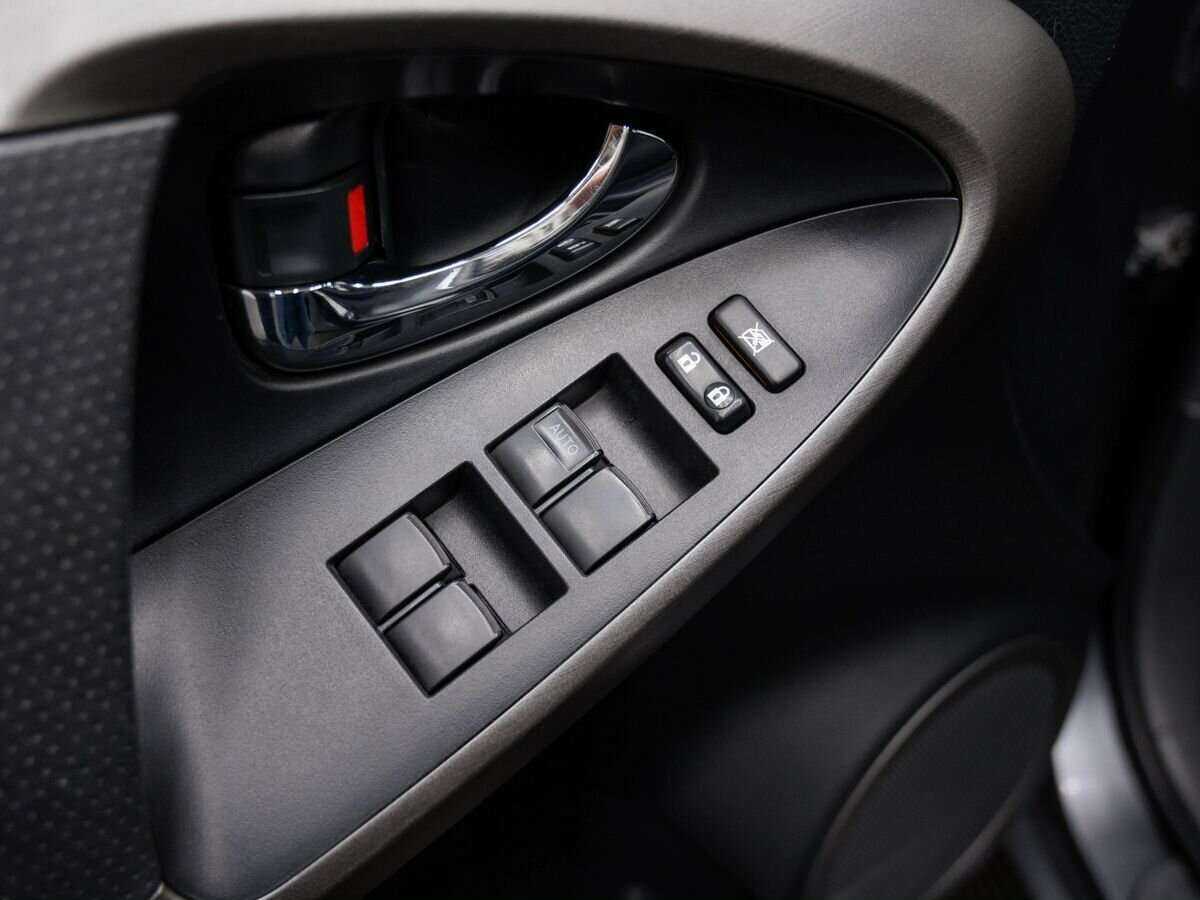 Купить Toyota RAV4 с пробегом. Фото: #15