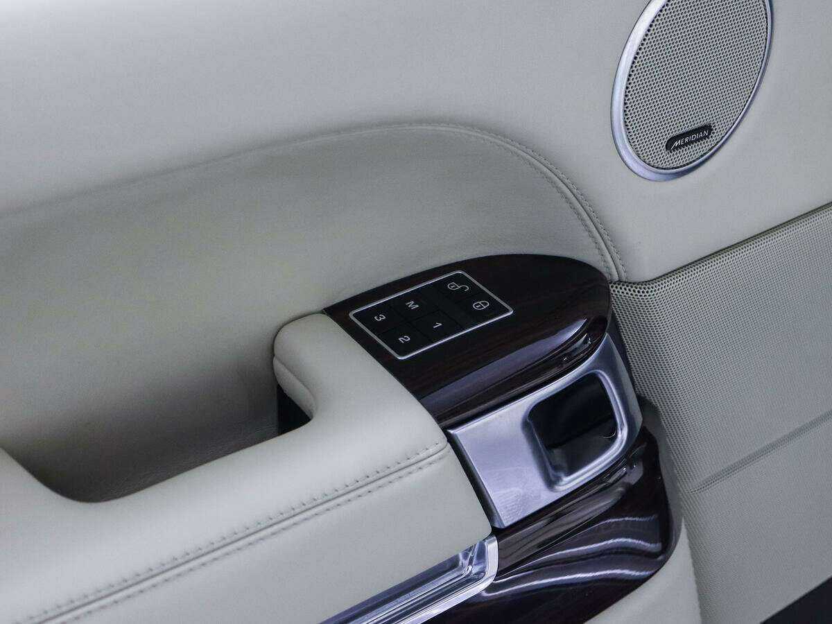 Купить Land Rover Range Rover с пробегом. Фото: #18