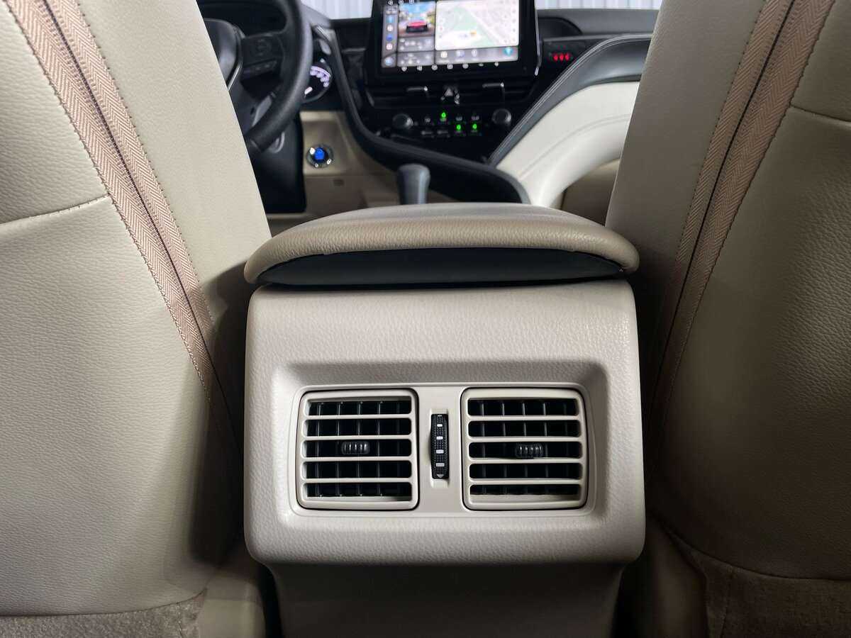 Купить Toyota Camry с пробегом. Фото: #18