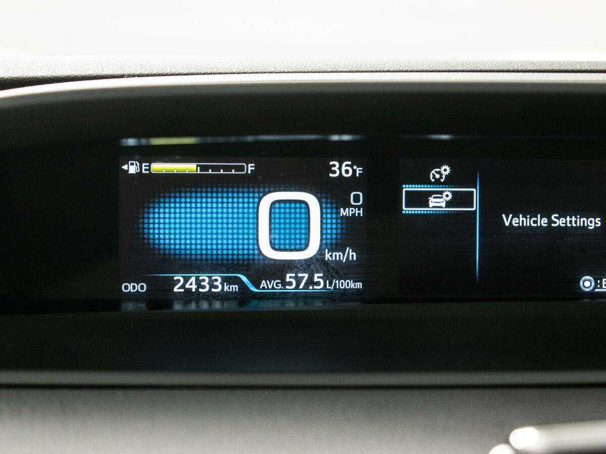 Купить Toyota Prius с пробегом. Фото: #8