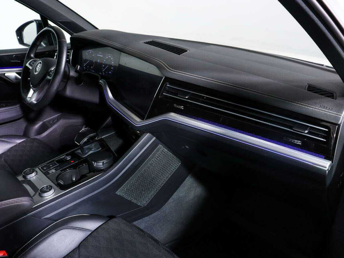 Купить Volkswagen Touareg с пробегом. Фото: #5