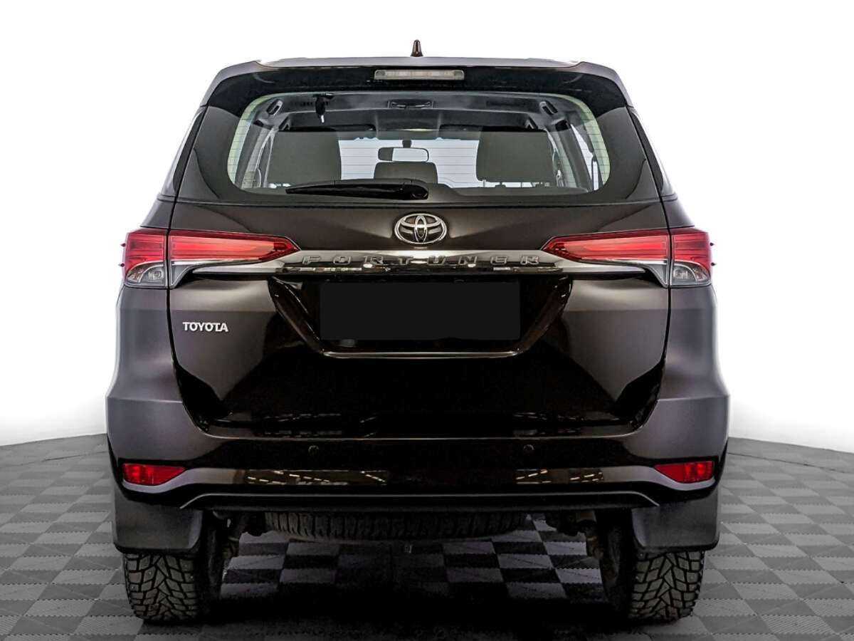 Купить Toyota Fortuner с пробегом. Фото: #5
