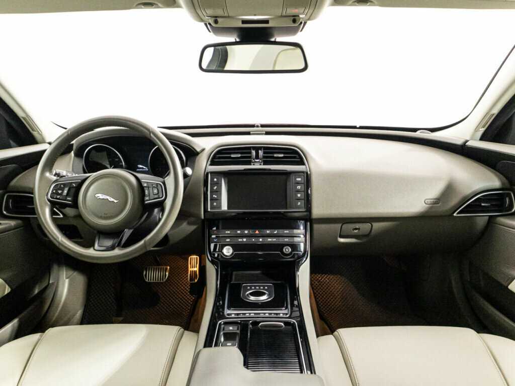 Купить Jaguar XE с пробегом. Фото: #12