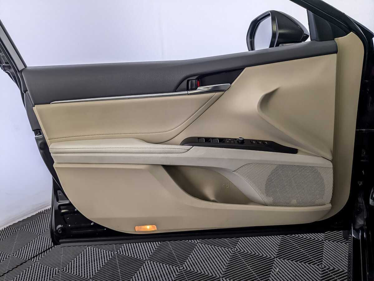 Купить Toyota Camry с пробегом. Фото: #14