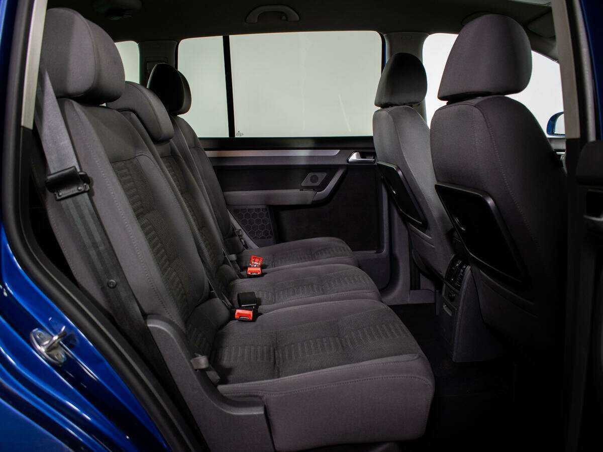 Купить Volkswagen Touran с пробегом. Фото: #9