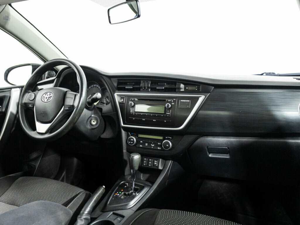Купить Toyota Auris с пробегом. Фото: #8