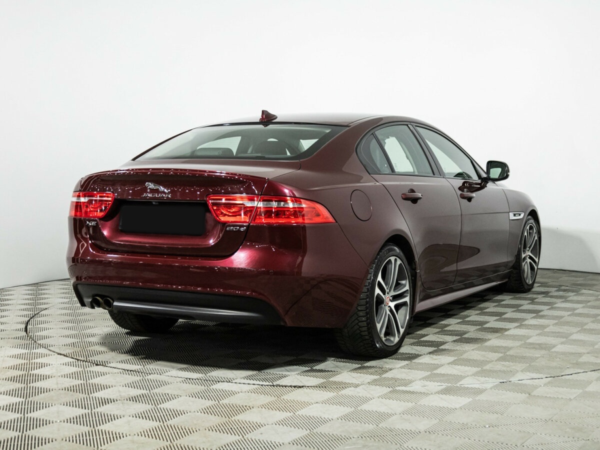 Купить Jaguar XE с пробегом. Фото: #3