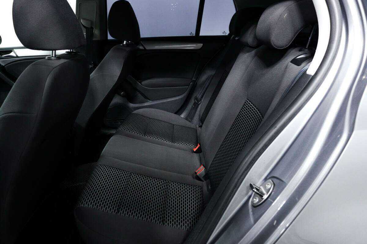 Купить Volkswagen Golf с пробегом. Фото: #10