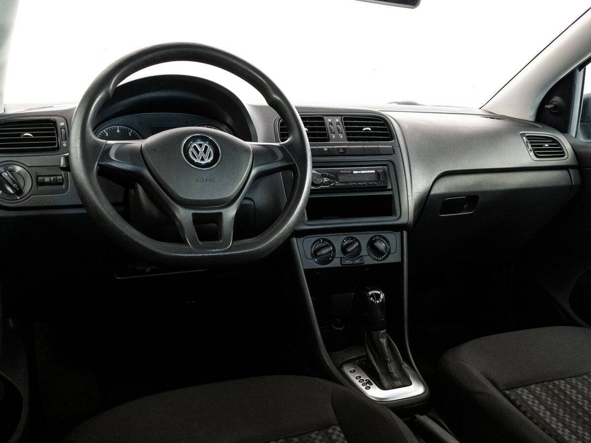 Купить Volkswagen Polo с пробегом. Фото: #10