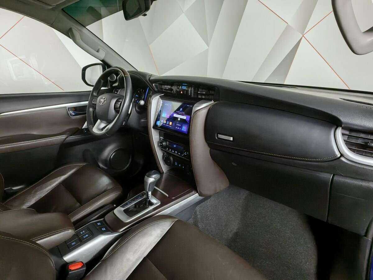 Купить Toyota Fortuner с пробегом. Фото: #8
