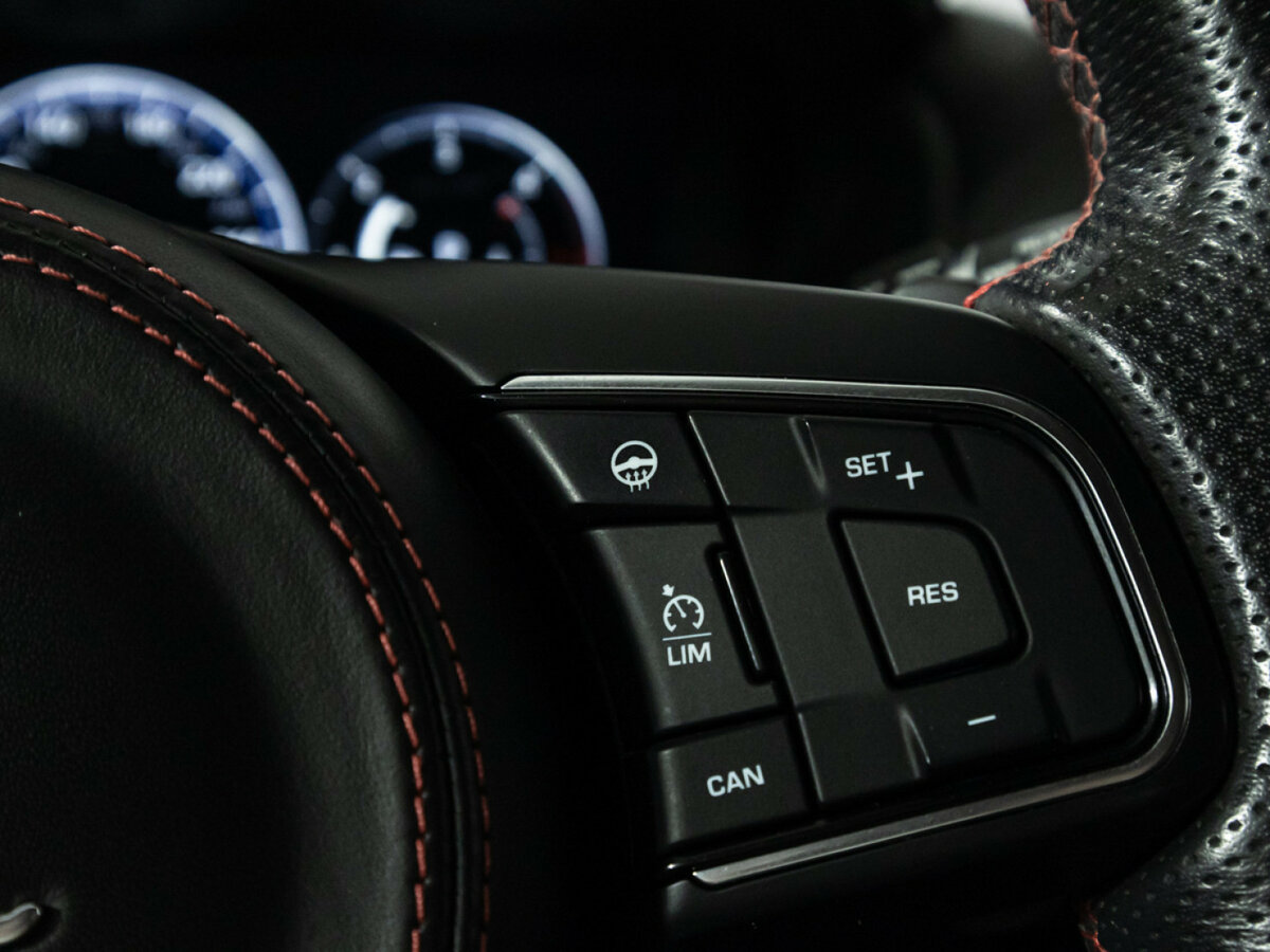 Купить Jaguar F-Pace с пробегом. Фото: #18