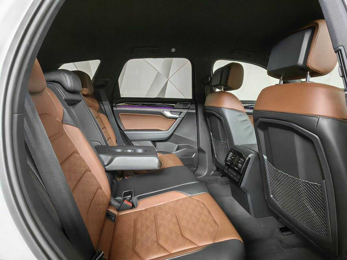 Купить Volkswagen Touareg с пробегом. Фото: #11