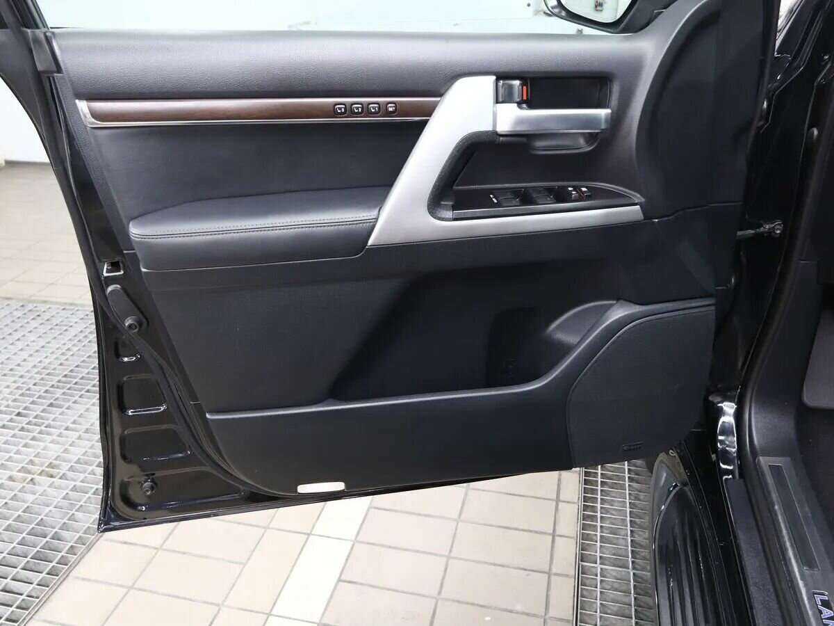 Купить Toyota Land Cruiser с пробегом. Фото: #15