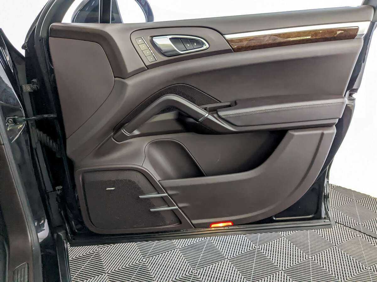 Купить Porsche Cayenne с пробегом. Фото: #19