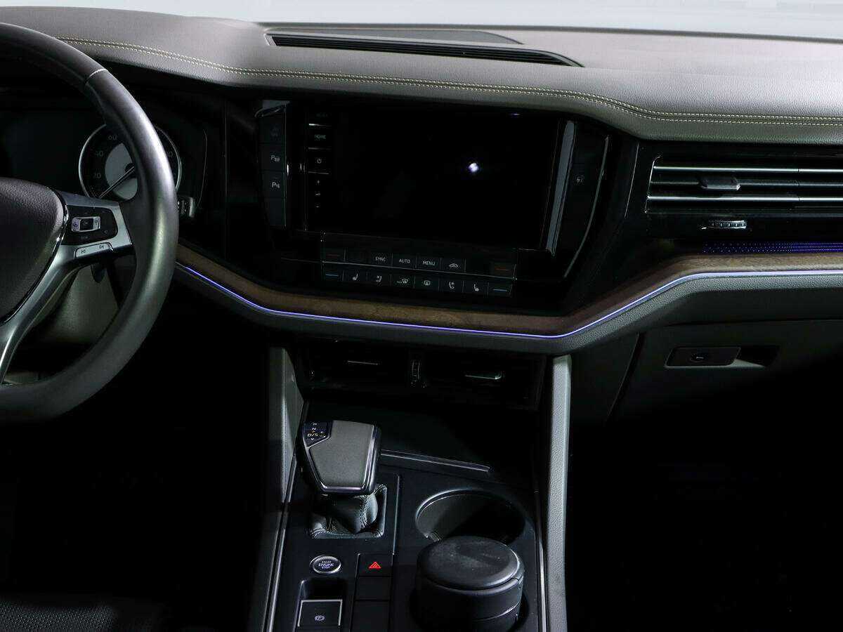 Купить Volkswagen Touareg с пробегом. Фото: #11