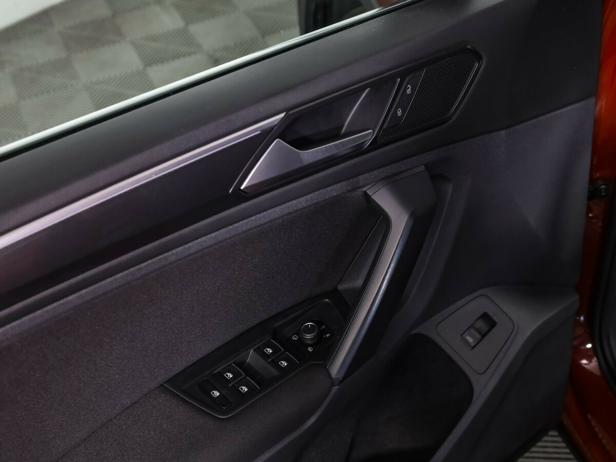 Купить Volkswagen Tiguan с пробегом. Фото: #11