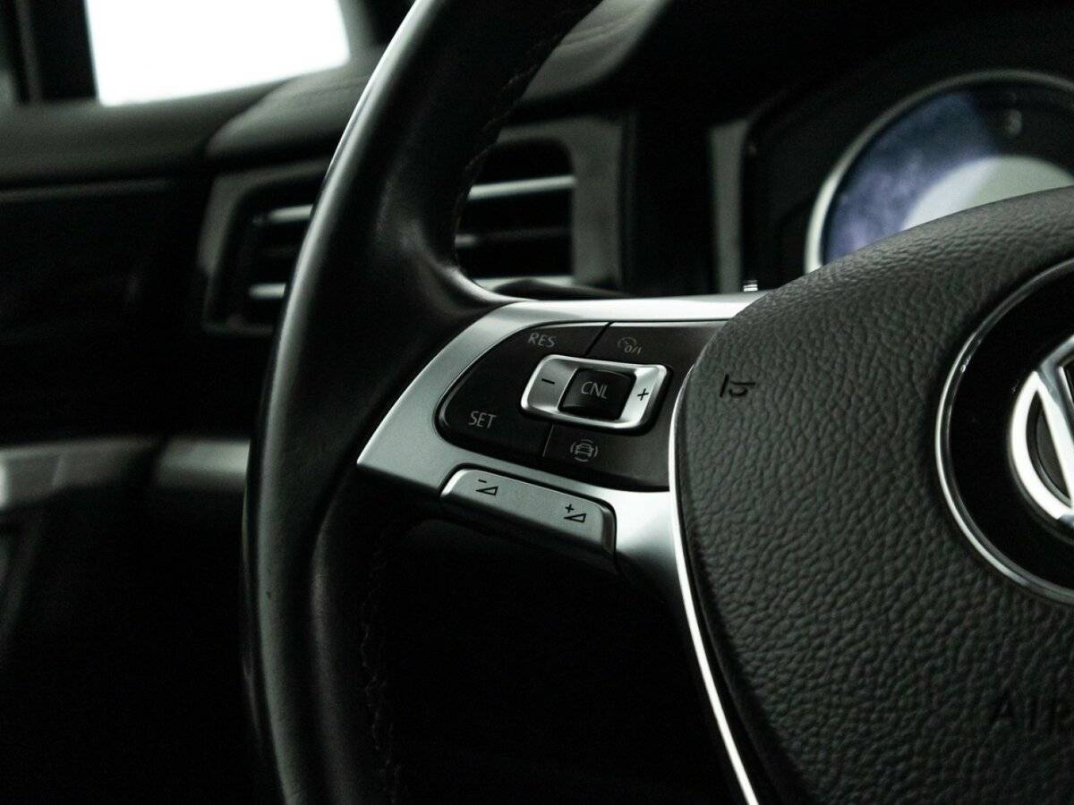 Купить Volkswagen Touareg с пробегом. Фото: #19