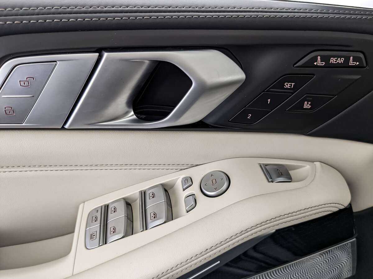 Купить BMW X7 с пробегом. Фото: #22
