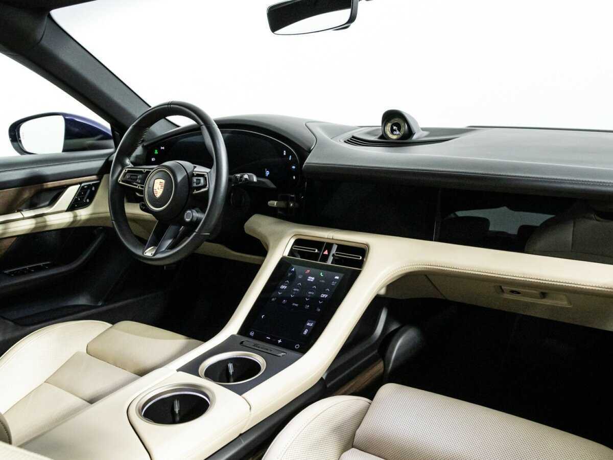 Купить Porsche Taycan с пробегом. Фото: #8