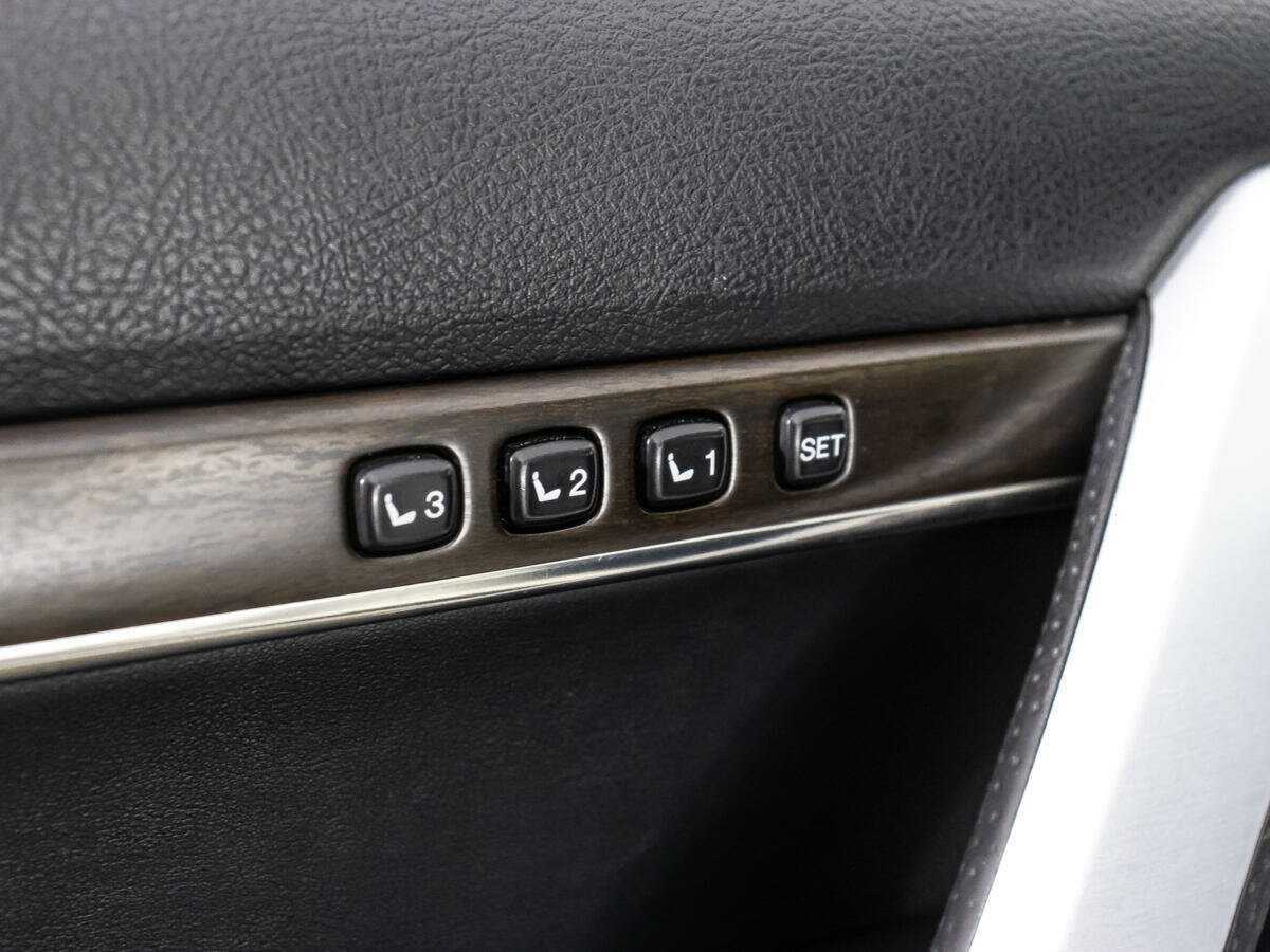 Купить Toyota Land Cruiser с пробегом. Фото: #15